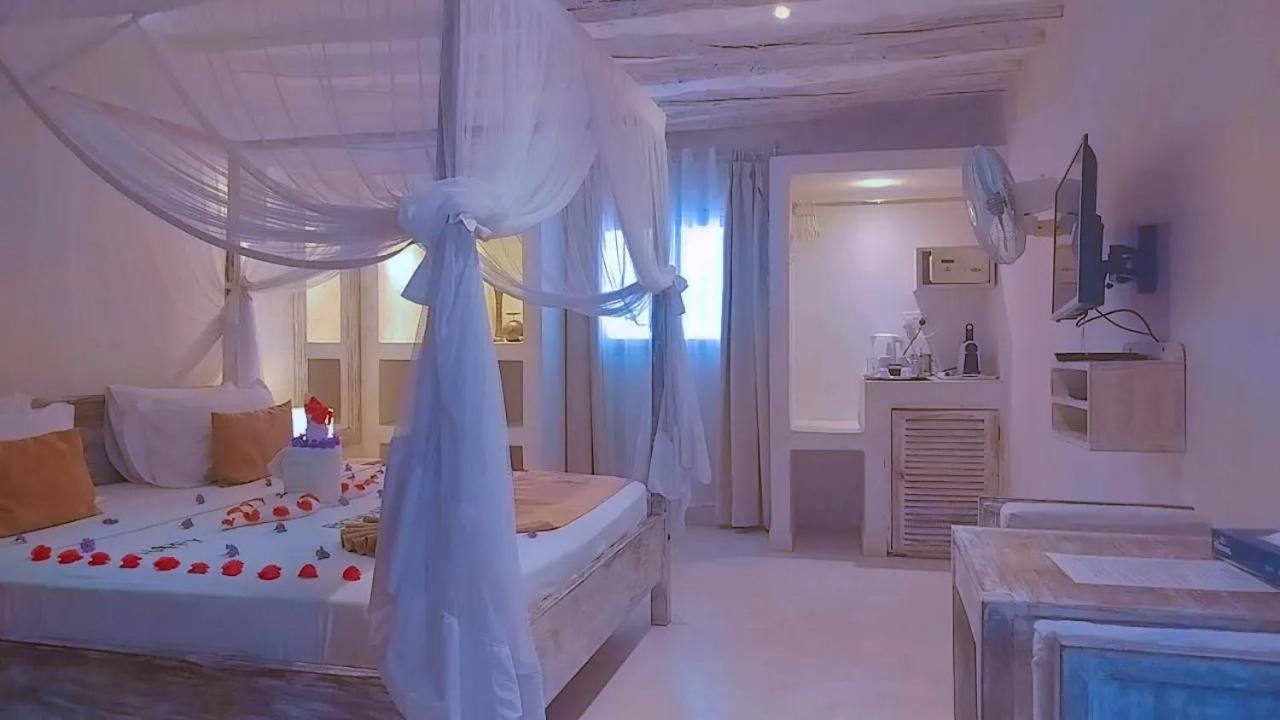 The Villa Luxury Suites Hotel Diani Beach Exterior photo